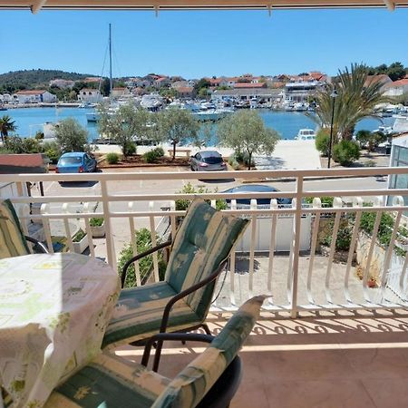 Apartman Rebeka Jezera Bagian luar foto