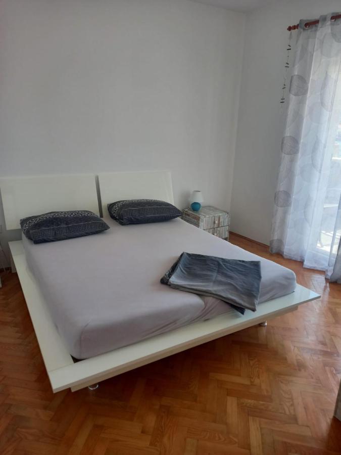 Apartman Rebeka Jezera Bagian luar foto