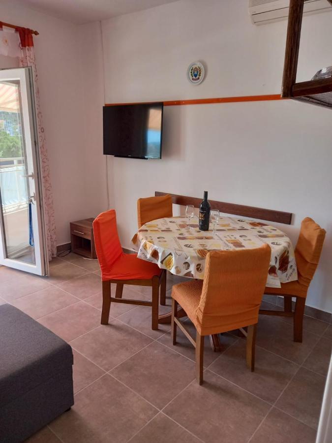 Apartman Rebeka Jezera Bagian luar foto