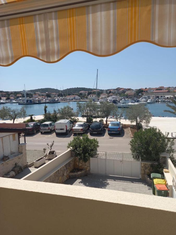 Apartman Rebeka Jezera Bagian luar foto
