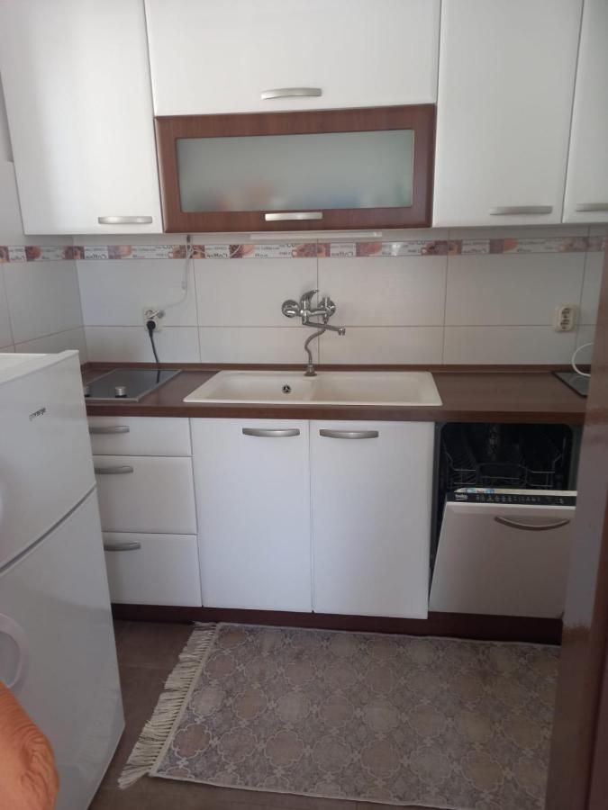 Apartman Rebeka Jezera Bagian luar foto
