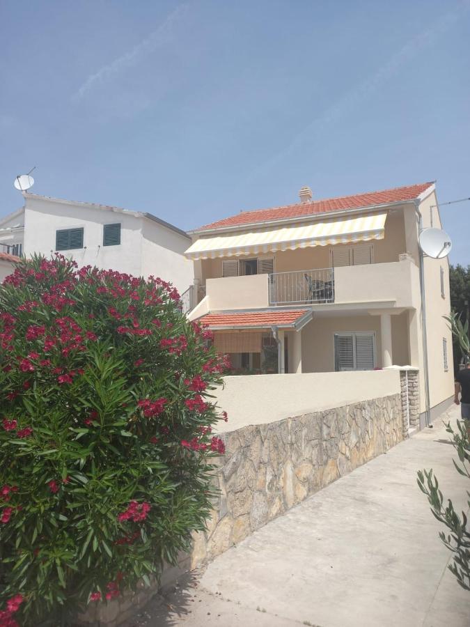 Apartman Rebeka Jezera Bagian luar foto