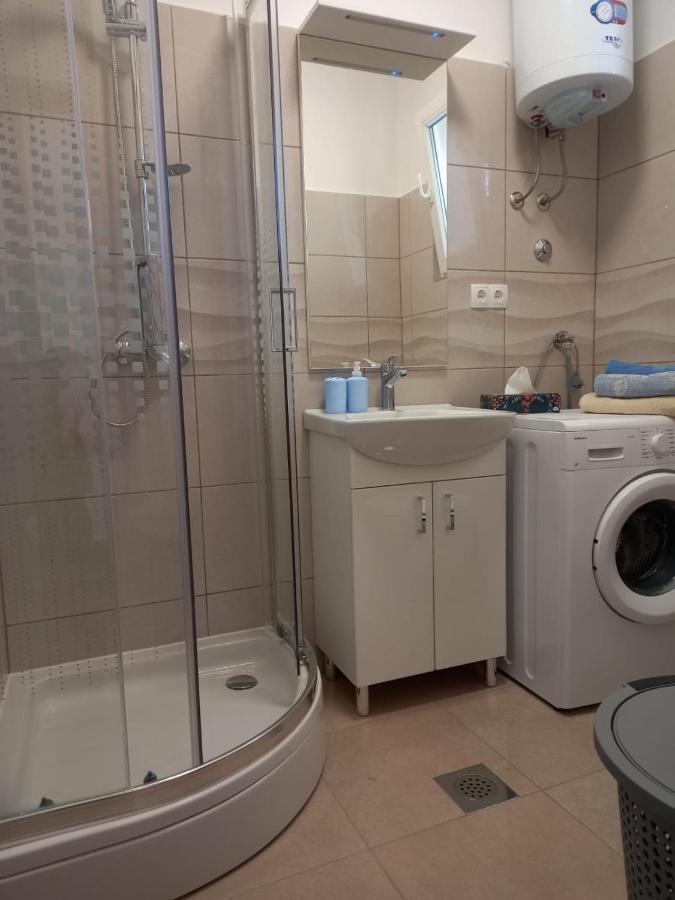 Apartman Rebeka Jezera Bagian luar foto